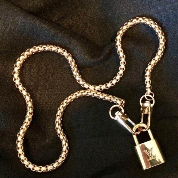New LV Louis Vuitton Gold-Tone Lock with 24" Box Link Chain Necklace - Picture 2 of 5